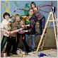Hinterm Sofa an der Front : photo Anita Barone, Dean Collins, Kaylee Defer, Michael Rapaport