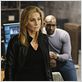 V – Die Rückkehrer : photo Elizabeth Mitchell, Morris Chestnut