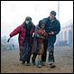 Children of Men : photo Alfonso Cuarón, Claire-Hope Ashitey, Clive Owen