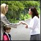 The Nanny Diaries : photo Laura Linney, Nicholas Reese Art, Robert Pulcini, Scarlett Johansson, Shari Springer Berman