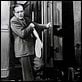 Eine Dame verschwindet : photo Alfred Hitchcock, Cecil Parker
