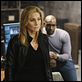 V – Die Rückkehrer : photo Elizabeth Mitchell, Morris Chestnut