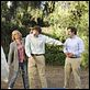 Raising Hope : photo Lucas Neff, Martha Plimpton, Sam McMurray