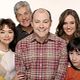 photo Erinn Hayes, Keir Gilchrist, Lenny Clarke, Linda Hart, Rob Corddry