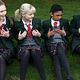 Frontalknutschen : photo Eleanor Tomlinson, Georgia Groome, Georgia Henshaw, Gurinder Chadha, Manjeeven Grewal