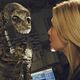 Bild zu <b>V - Die Besucher</b>: Elizabeth Mitchell