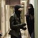 <b>Charles Mesure, Elizabeth Mitchell, Joel Gretsch</b> Bild : V – Die Rückkehrer