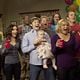 <b>Garret Dillahunt, Jermaine Williams, Kate Micucci, Lucas Neff, Martha Plimpton</b> Bild : Raising Hope