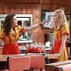 <b>Beth Behrs, Kat Dennings</b> Bild : 2 Broke Girls