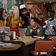 2 Broke Girls : photo Beth Behrs, Garrett Morris, Jonathan Kite, Kat Dennings, Matthew Moy