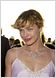 Milla Jovovich : Legt ihre Hochzeit auf Eis