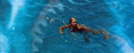 Frisch und blutig: Zweiter "Jurassic Shark"-Trailer