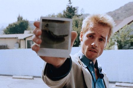 The+Hungry+Rabbit+Jumps%3a+Guy+Pearce+spielt+mit+Cage+in+Thriller