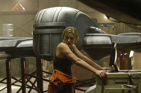 24%3a+Katee+Sackhoff+%c3%bcbernimmt+Agentenrolle
