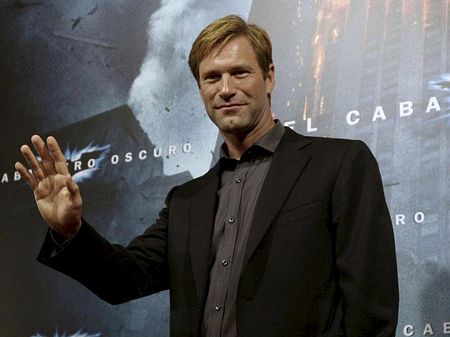 Battle%3a+Los+Angeles%3a+%c2%84Batman%c2%93-Star+Aaron+Eckhart+wechselt+Genre