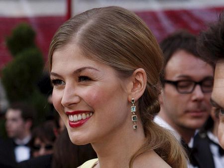 The+Surrogates%3a+Rosamund+Pike+unterst%c3%bctzt+Bruce+Willis+bei+Sci-Fi-M%c3%b6rderjagd
