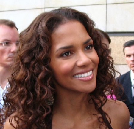 Halle+Berry%3a+Bereut+Kussaktion+am+Walk+of+Fame